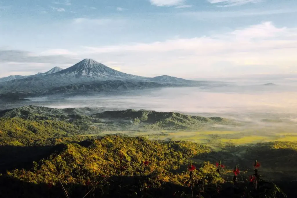 puncak suroloyo