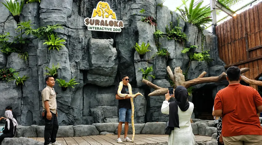suraloka interactive zoo