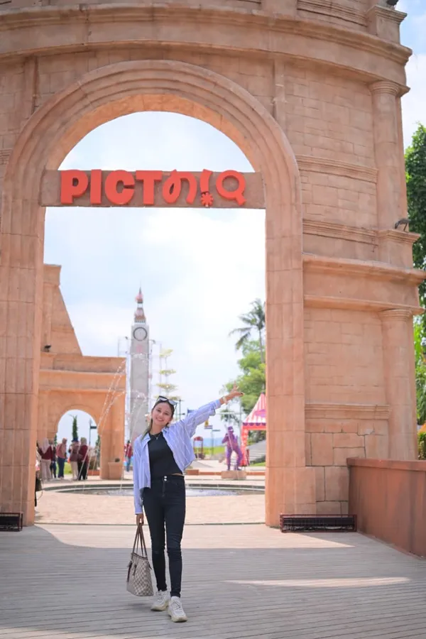 pictniq land jogja